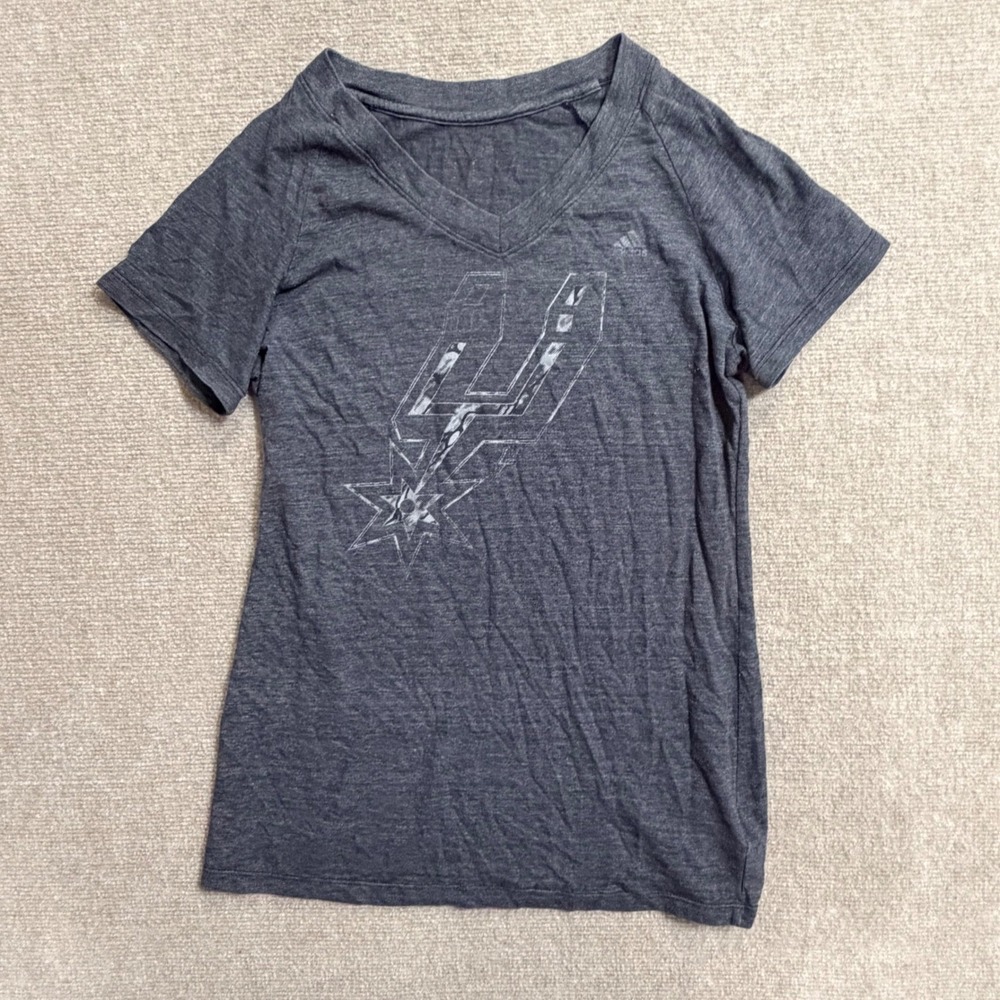 Adidas San Antonio Spurs NBA V-Neck Graphic T-Shirt Gray Heathered Womens Small